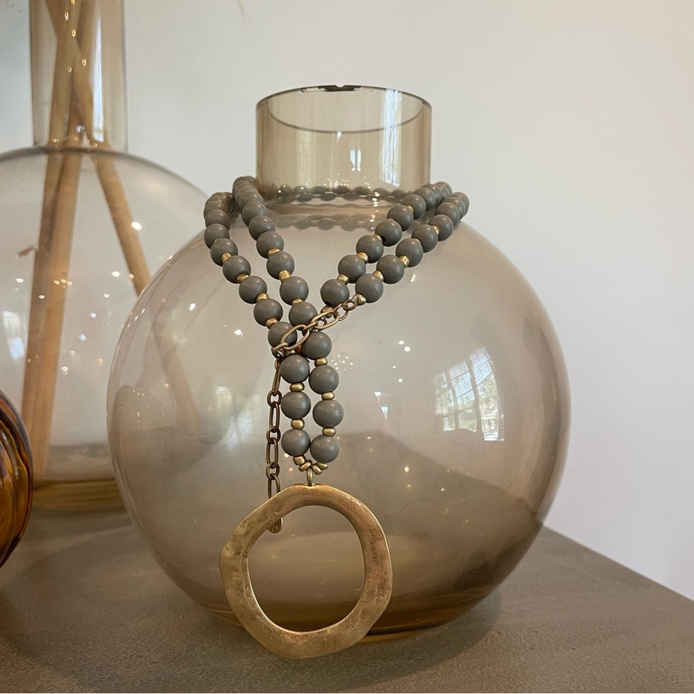 Gold pendant necklace